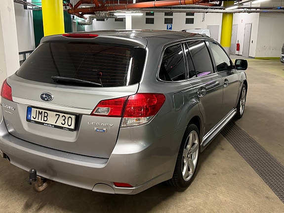 Subaru Legacy 10 of 16