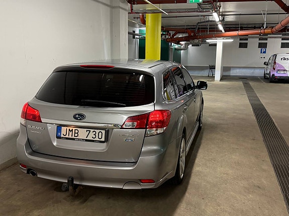 Subaru Legacy 8 of 16