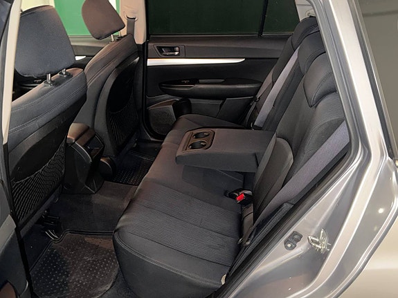 Subaru Legacy 14 of 16