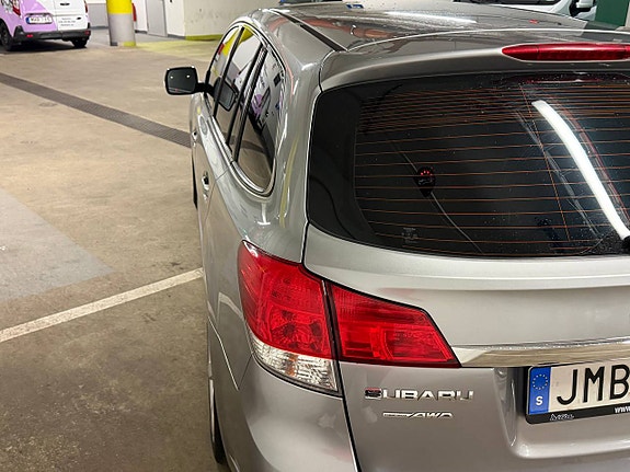 Subaru Legacy 9 of 16