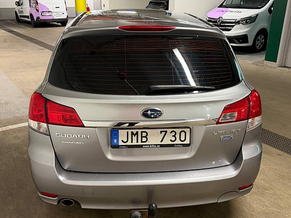 Subaru Legacy 7 of 16