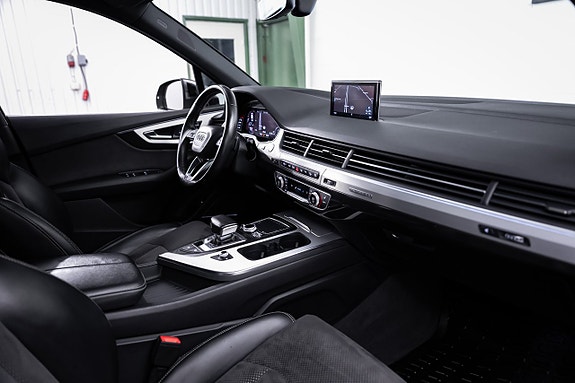 Audi Q7 27 of 30