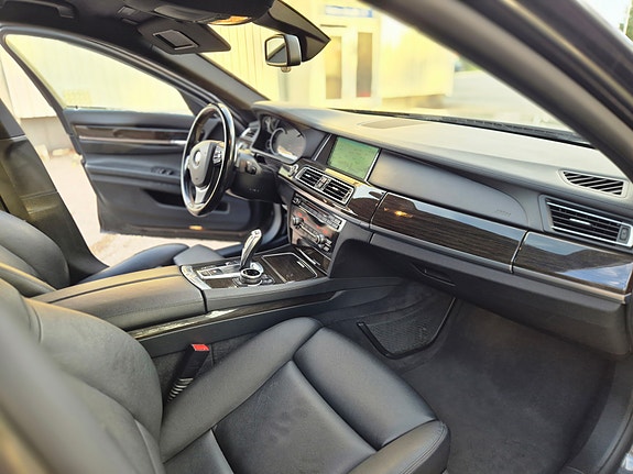 BMW 740d 5 of 9