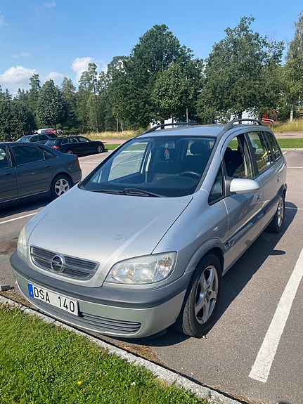 Opel Zafira 3 of 6