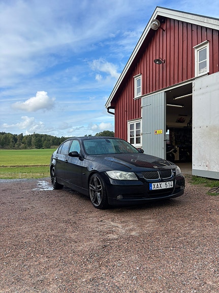 BMW 325i 2 of 7