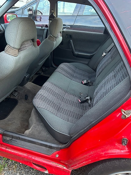 Mazda 323F 7 of 13
