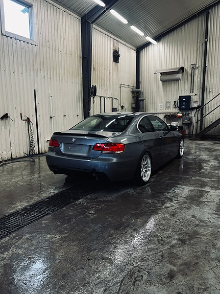 BMW 335i 2 of 5