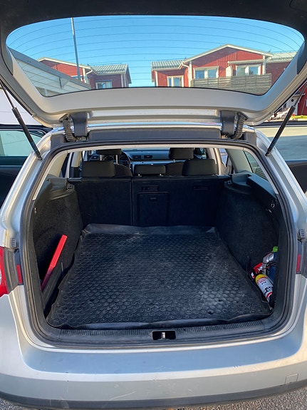 Volkswagen Passat 2 of 8