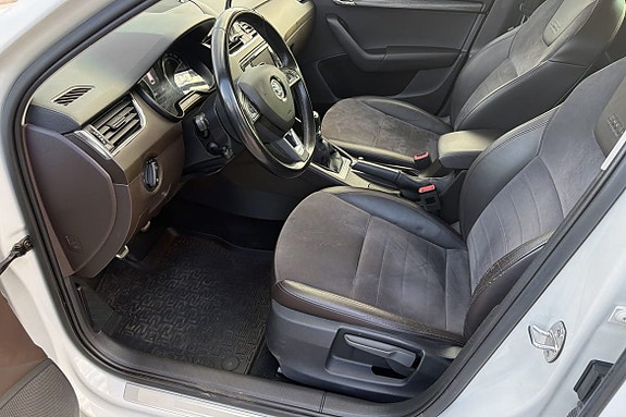 Skoda Octavia Scout 4 of 11