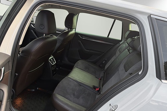 Skoda Octavia Scout 5 of 11