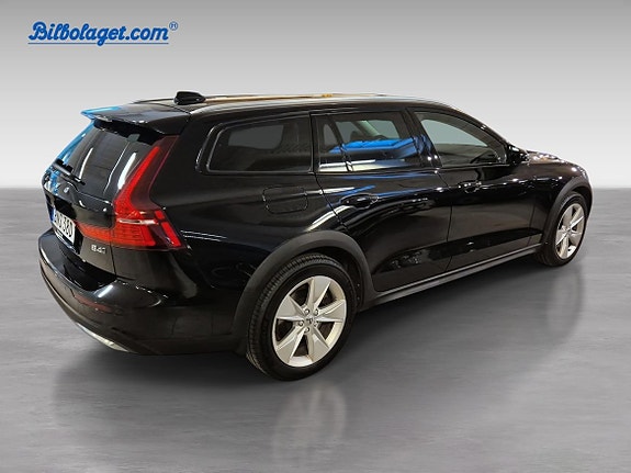 Volvo V60 Cross Country 4 of 11