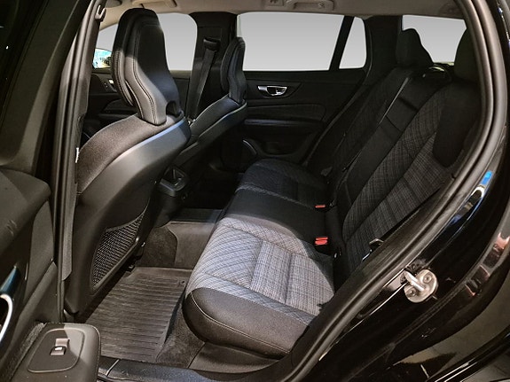 Volvo V60 Cross Country 9 of 11