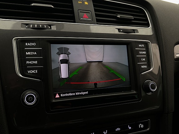 Volkswagen Golf Alltrack 18 of 25