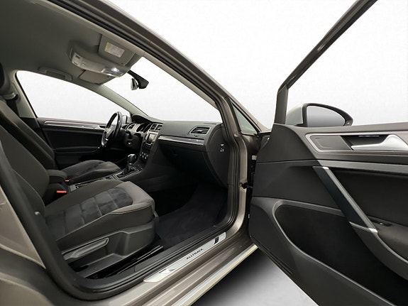 Volkswagen Golf Alltrack 12 of 25