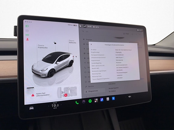 Tesla Model Y 28 of 30