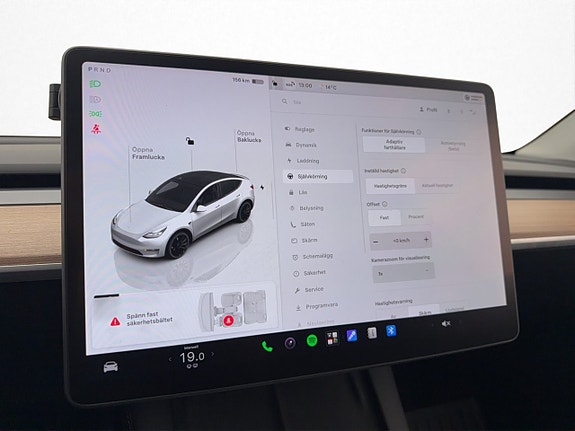 Tesla Model Y 26 of 30