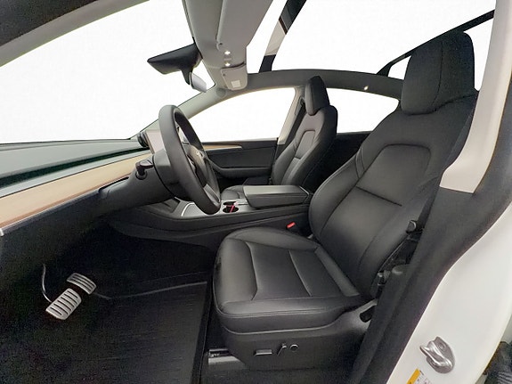Tesla Model Y 12 of 30