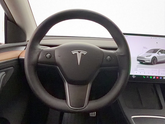 Tesla Model Y 14 of 30