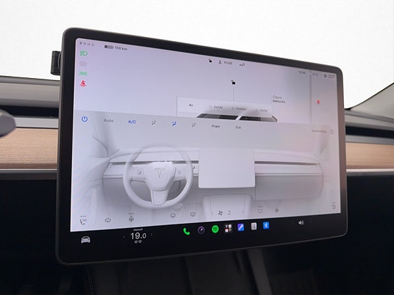 Tesla Model Y 25 of 30