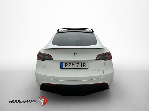 Tesla Model Y 8 of 30