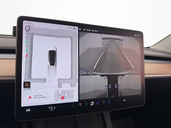 Tesla Model Y 23 of 30