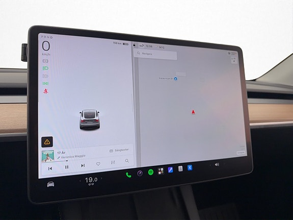 Tesla Model Y 22 of 30