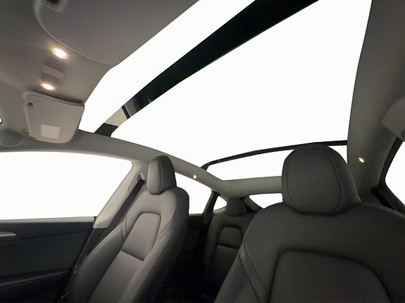 Tesla Model Y 18 of 30