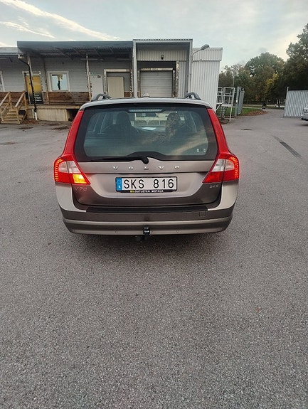 Volvo V70 4 of 27