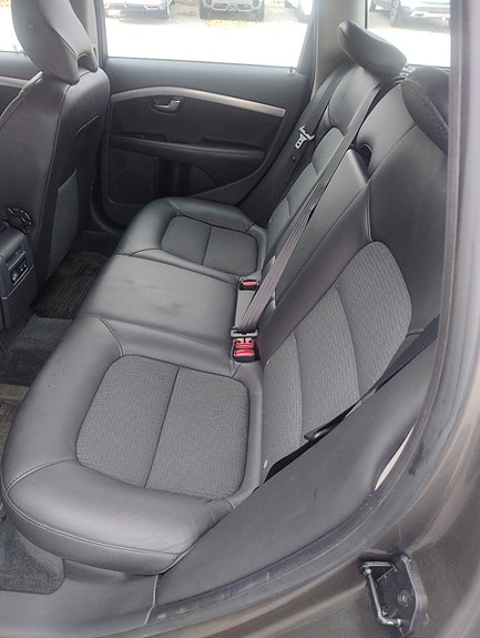 Volvo V70 11 of 27