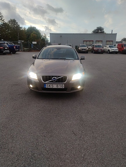 Volvo V70 8 of 27