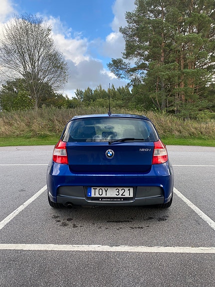 BMW 120i 3 of 12