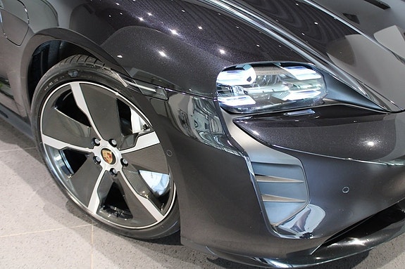Porsche Taycan Turbo 8 of 18