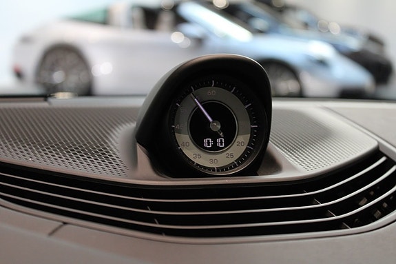 Porsche Taycan Turbo 14 of 18