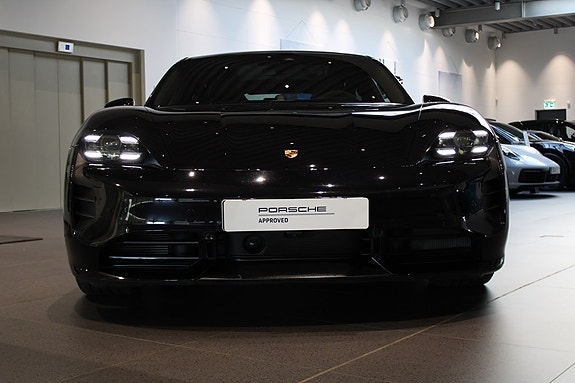 Porsche Taycan Turbo 5 of 18