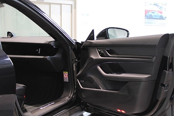 Porsche Taycan Turbo 13 of 18