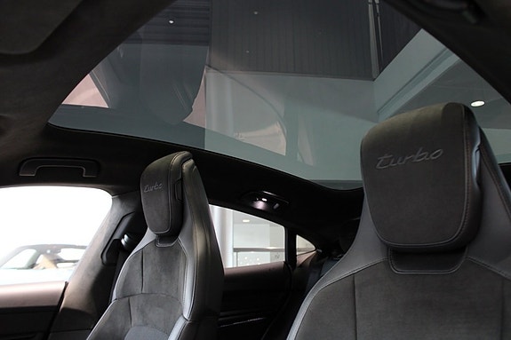Porsche Taycan Turbo 16 of 18