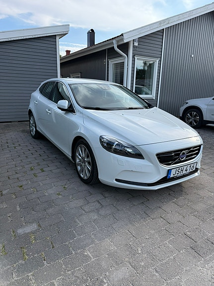 Volvo V40 3 of 12