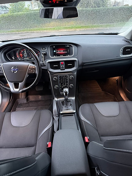 Volvo V40 12 of 12
