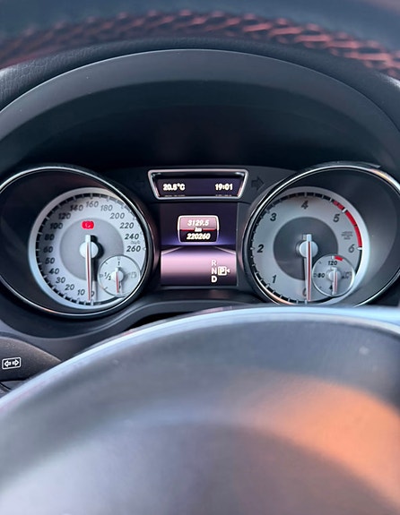 Mercedes-Benz CLA200 10 of 12