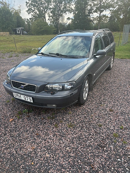 Volvo V70 3 of 3