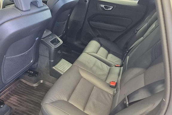 Volvo XC60 25 of 29