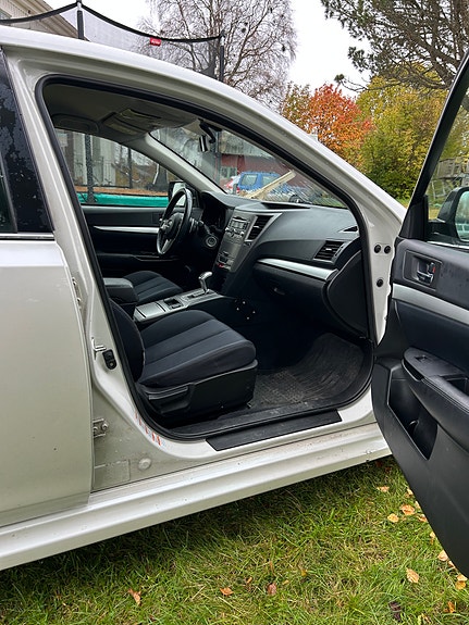 Subaru Legacy 6 of 9