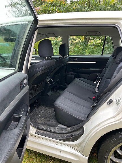 Subaru Legacy 7 of 9