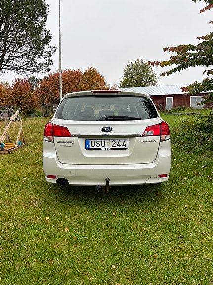 Subaru Legacy 4 of 9