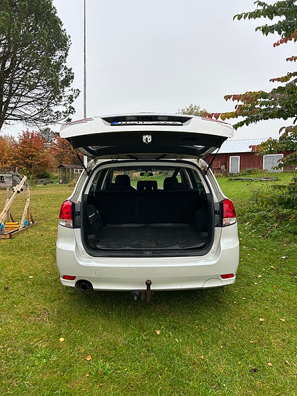 Subaru Legacy 5 of 9