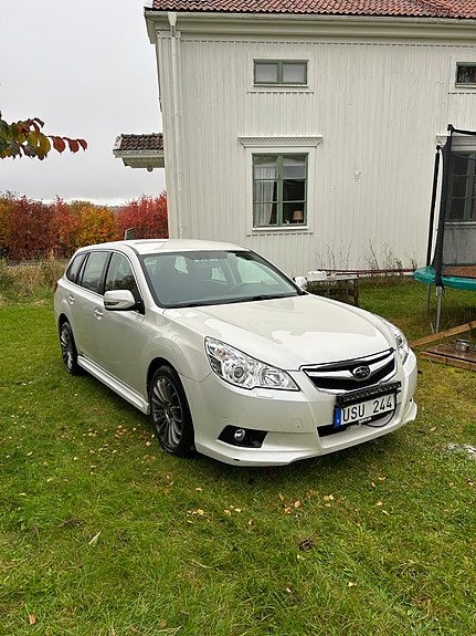 Subaru Legacy 3 of 9