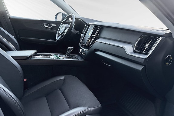 Volvo XC60 10 of 27