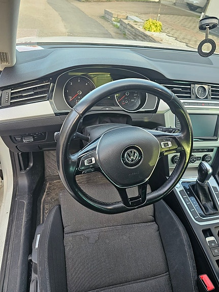 Volkswagen Passat 5 of 8