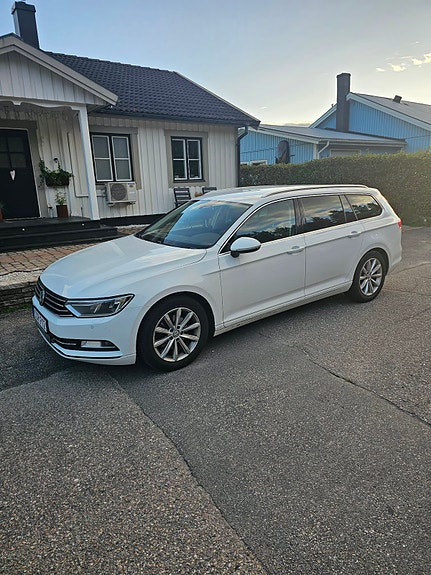 Volkswagen Passat 2 of 8
