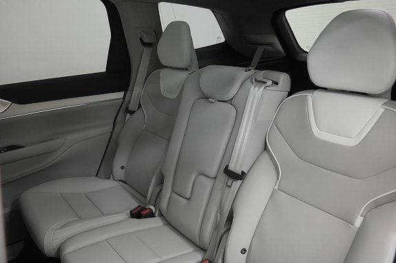 Volvo EX90 12 of 18